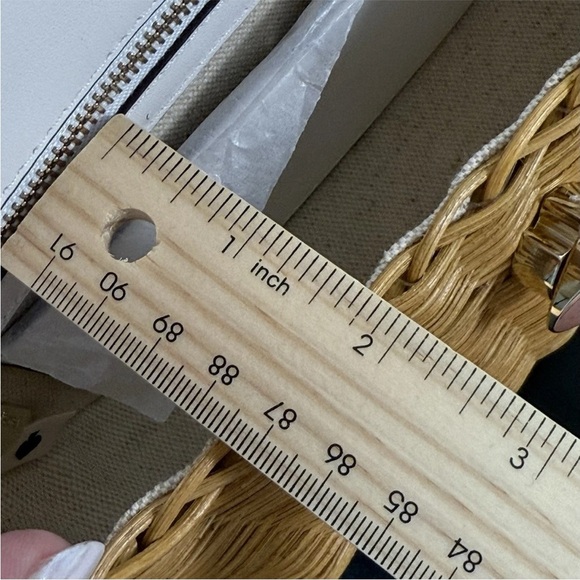 NWT Kate Spade White Tan Nicola Wicker Gold Hardware Heart Twistlock Crossbody - Picture 14 of 15